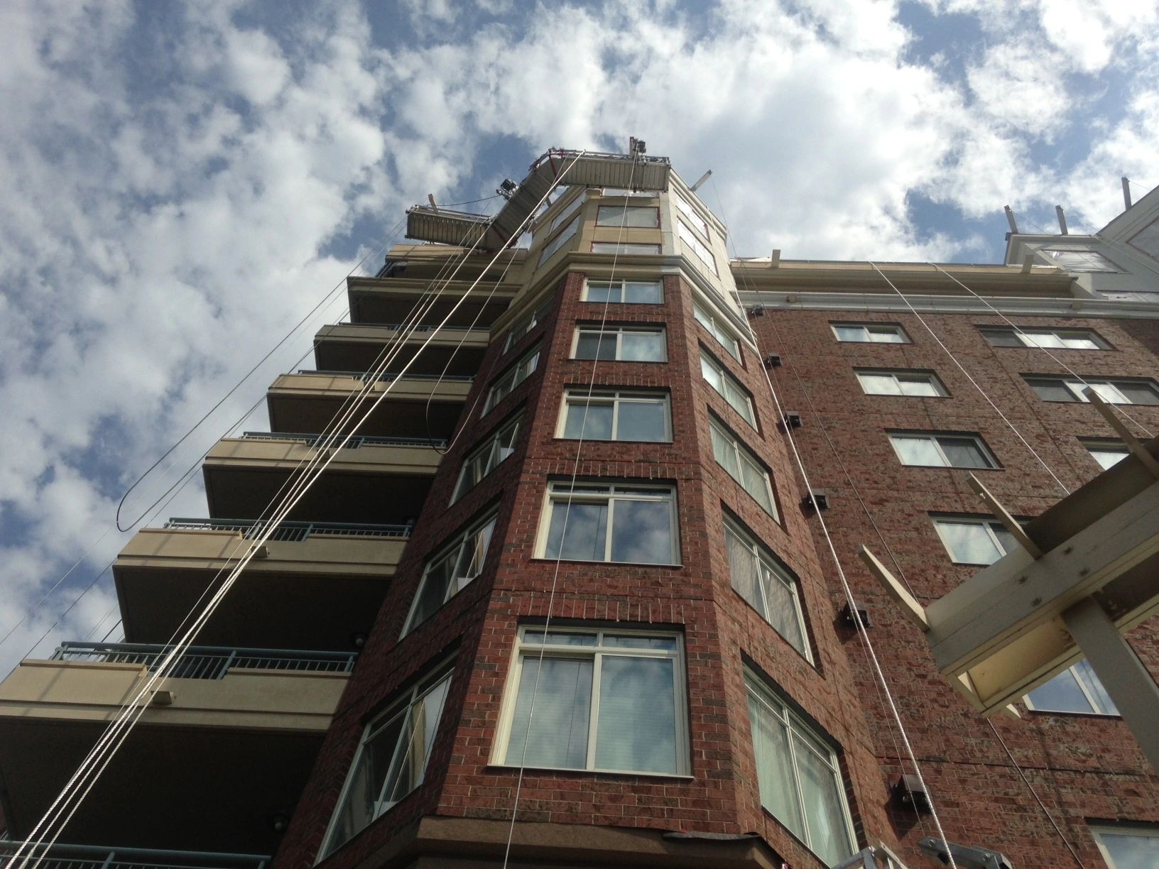 Swing stage on a building with uneven facade