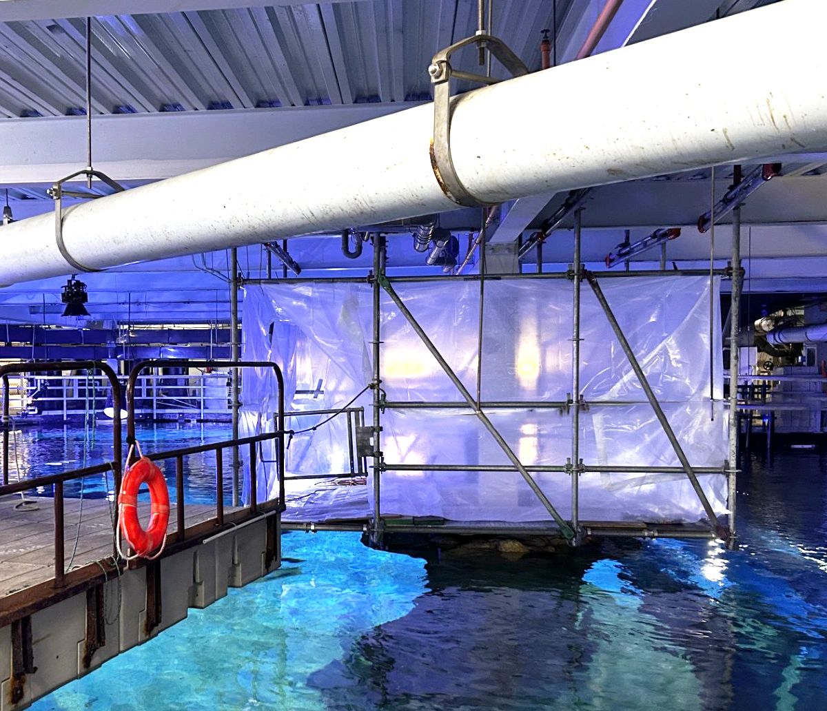 Scaffold above the aquarium at SEA Life Mall of America